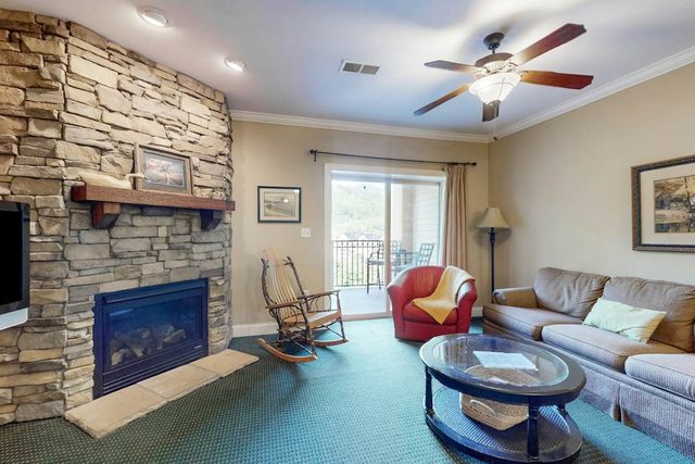 Downtown Gatlinburg Condo, Pool & Hot Tub Access