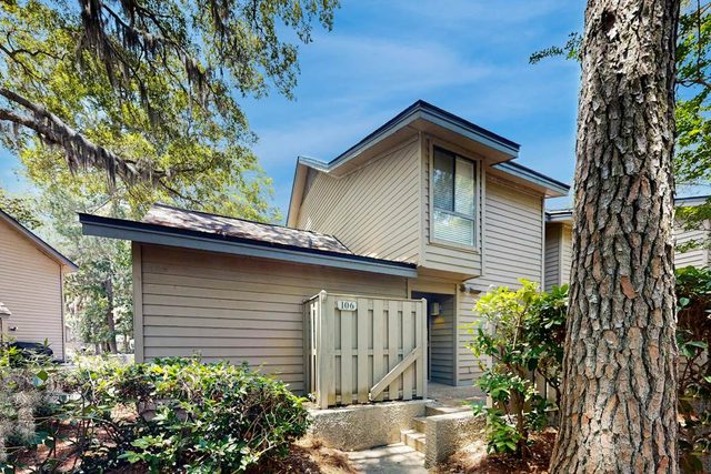 5 min walk to beach, ideal golf retreat, community pool access