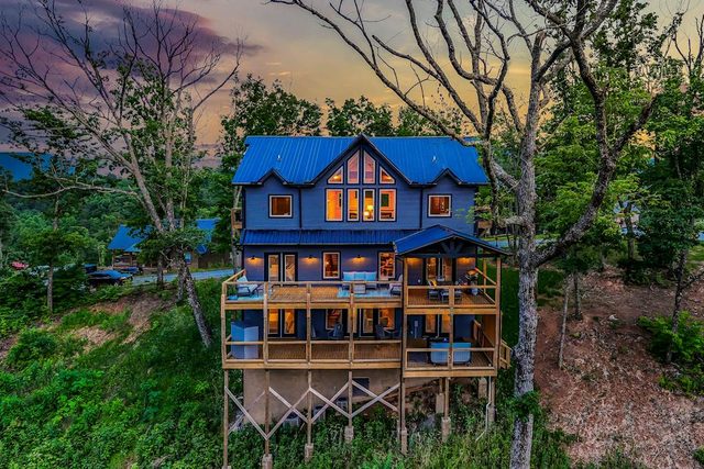 Mountain Views, Hot Tub, Firepit, Game Room Fun