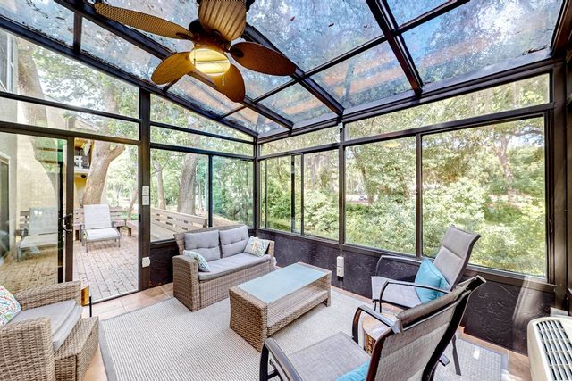 Lovely condo close to beach - pool access, elegant screened patio & washer/dryer
