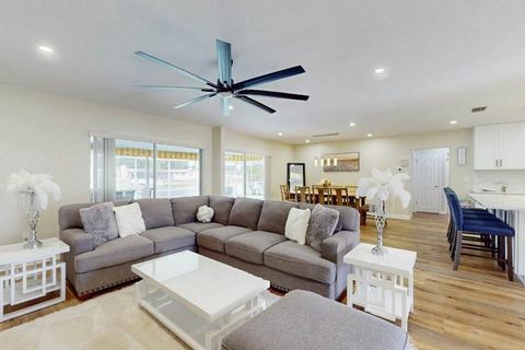Canal front home with private pool dock grill canal views and WD — Clearwater, FL