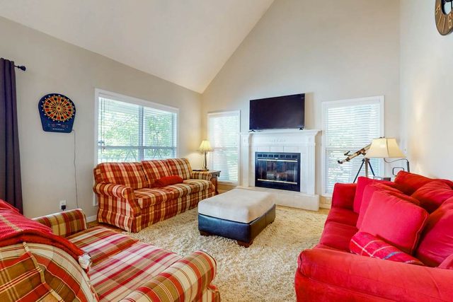 Lake Front Home, Sleeps 12, Games, WIFI, Fire Pit, Dock