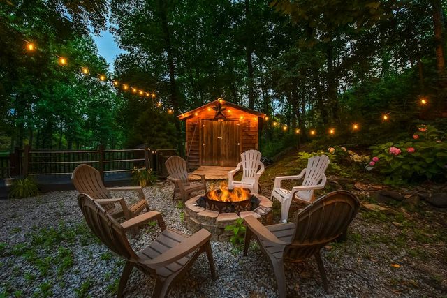 Rustic Charm, Sleeps 8・Modern Comfort Near Smokies