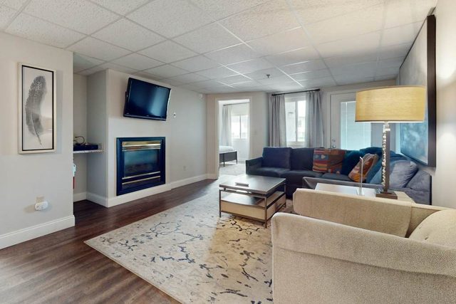 Private Balcony, Outdoor Pool, Fireplace Lounge