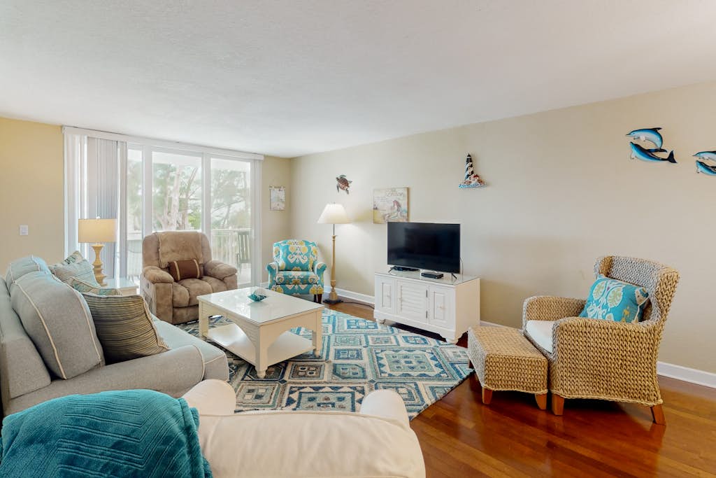 Gulf front steps to the beach snowbird and family friendly pool AC and WIFI