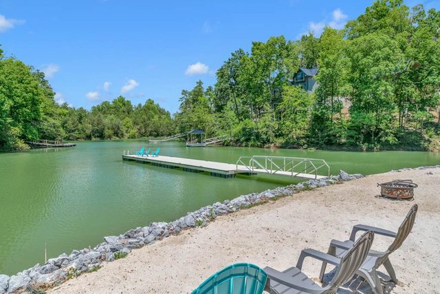 Scenic Lake View Cabin, Sleep 15・Game room・Hot Tub