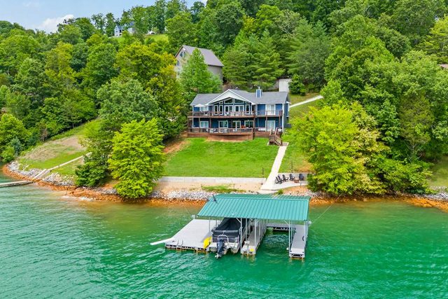 Lakefront Escape, Sleep 12, Dock, Hot Tub, Pool, Grill