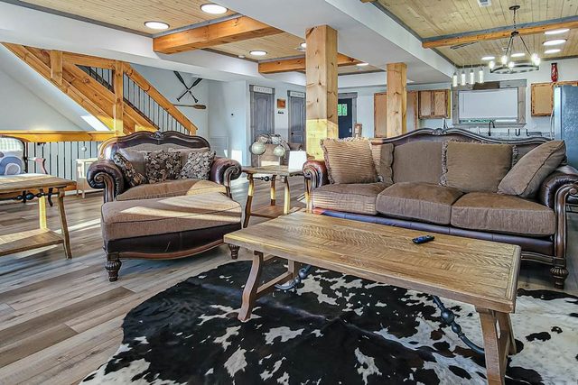 Beautiful Lakefront Home, Game room, Movie Room