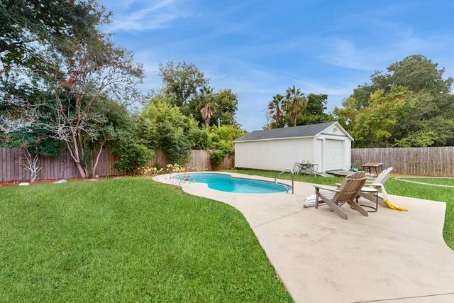 Home with private pool, fenced in yard and dog-friendly