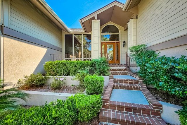 Stunning home- lagoon views and close to Harbour Town w/ central AC
