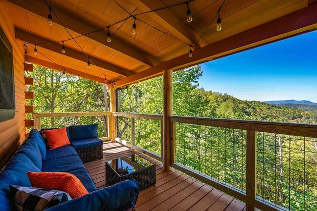 Charming Log Cabin, Sleeps 8・Hot Tub・Arcade, Views