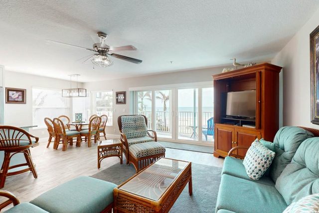Oceanfront Gem w Pool Hot Tub and Stunning Views Covered Parking