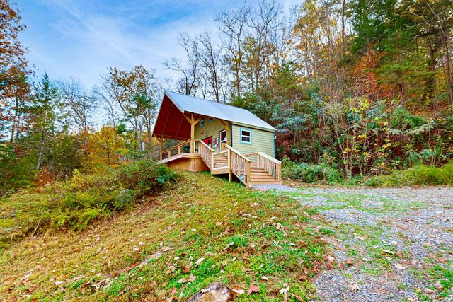 Smoky Mountain cabin with views & fire pit