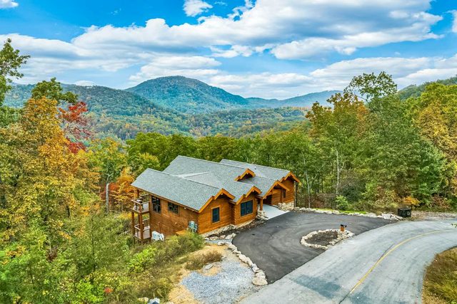 Smoky Mountain Views with Step-Free Access, Deck