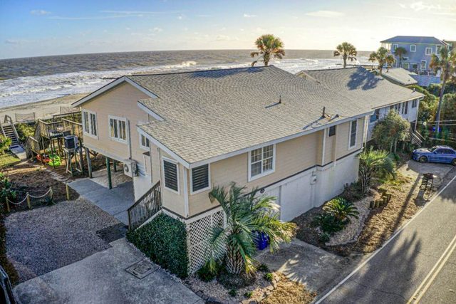 Recently updated Dog-friendly oceanfront home, lots of deck space & game room