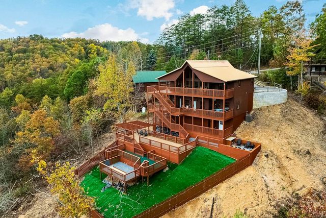 Mountain Views Stay, Foosball, Theater, Putt Putt