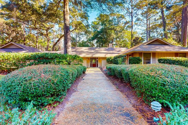 Spacious, Renovated House with Private Spa and Private Pool