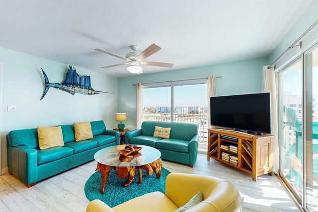 Custom beachfront condo w private balcony views heated pool hot tub AC — Redington Shores, FL