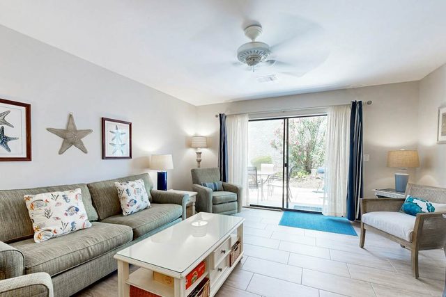 Newly Updated Surf Court Villas Condo w/ Big Pool - 1 Block to Beach