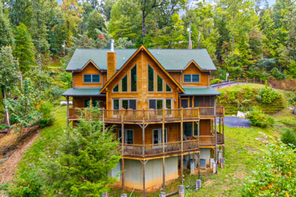 Spacious Cabin Near DT・Games・Hot Tub・Amazing Views