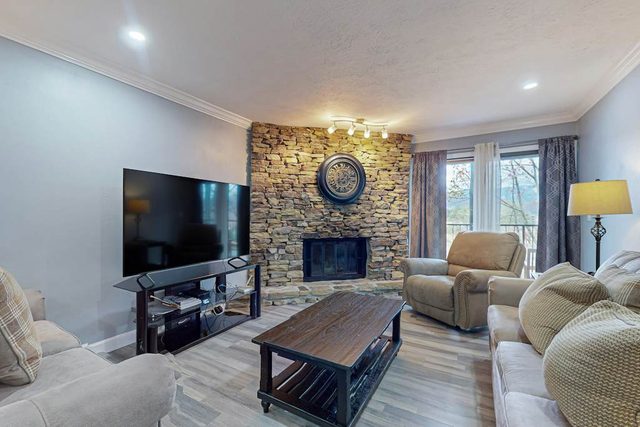 Cute & Quiet Condo, Sleeps 6, Covered parking, Deck