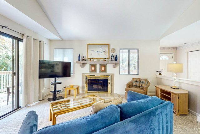 Cozy villa w/ shared pool, deck, full kitchen & more - beach access nearby