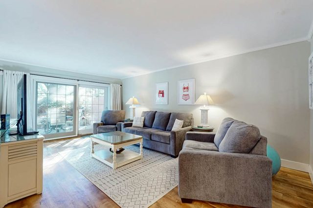 Enchanting condo just steps to golf & Harbour Town Marina