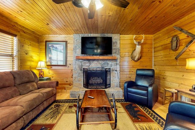 Wooded Cabin, Pool Access, Game Room Fun, Hot Tub