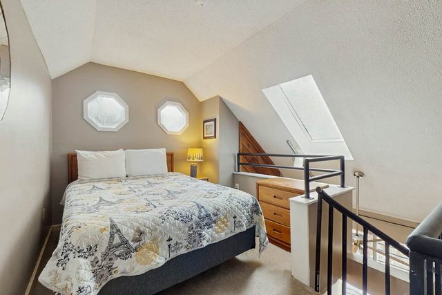 Cozy Fireplace・Serene Stay・Mountain Views・Sleeps 6