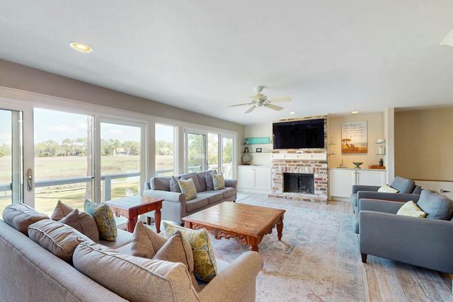 Unbeatable views from private pool with pool spa - near shopping & beaches
