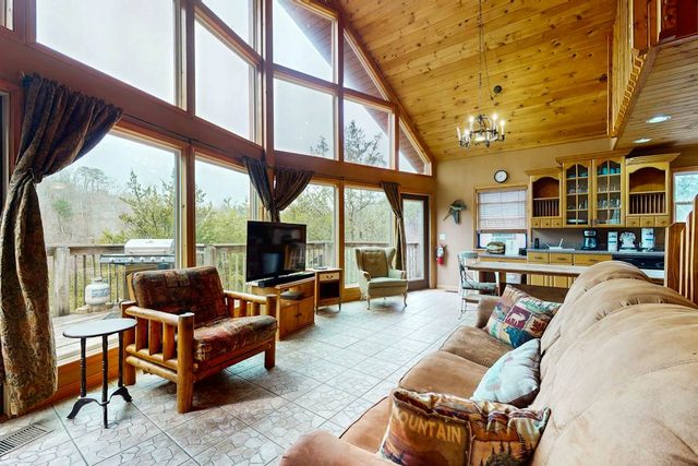Lakefront Cabin Escape・Hot Tub・Fire pit・Game Room