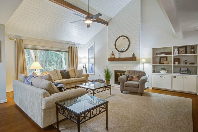 Spacious, dog-friendly home with screened porch, next to the beach path