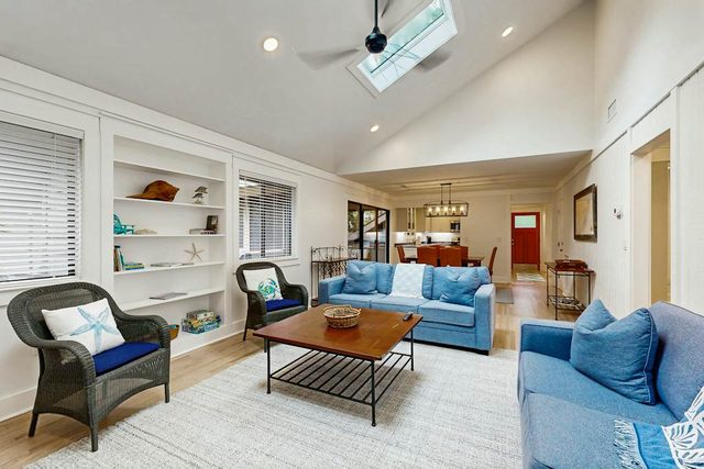 Updated cottage with beautiful views & screened porch - easy walk to beach/ park