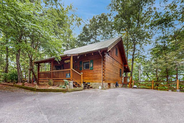 Smoky Mountain retreat with deck, hot tub, views
