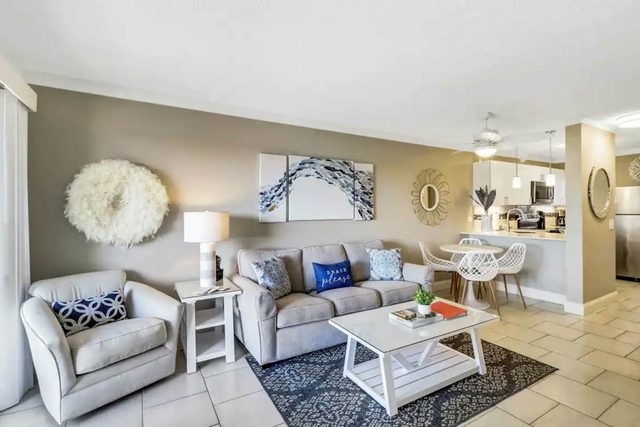 Family Friendly Condo, outdoor/ indoor pool, hot tub, close to beach