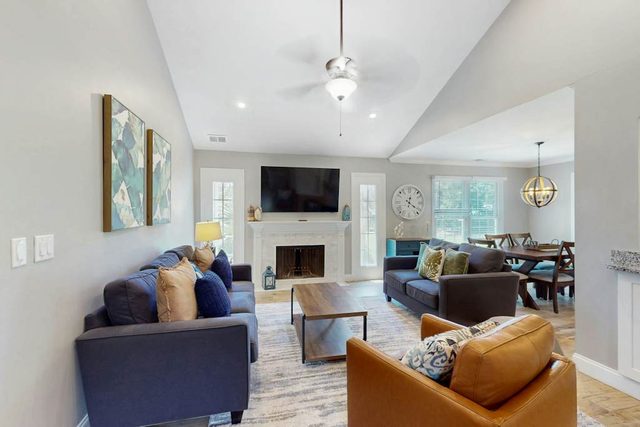 Stunningly remodeled villa with shared pool and golf on-site