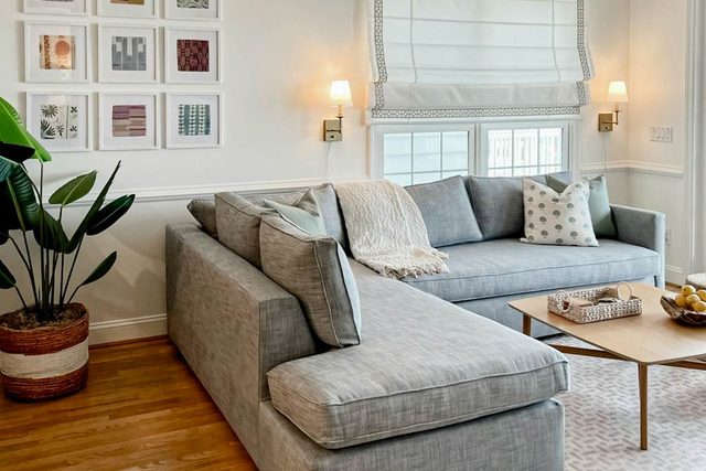 Stylish Oceanview Condo: Pool, Parking & Prime Location!