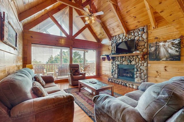 Homey Cabin, Sleeps 14・Hot Tub・Views・Near Golf Ski