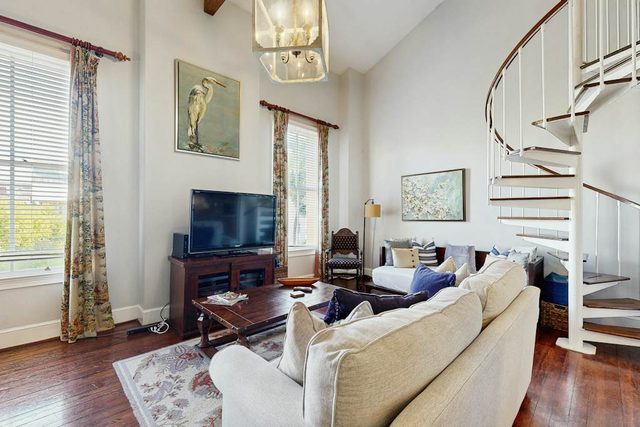 Charming downtown home in heart of Charleston with loft, tranquil courtyard & AC