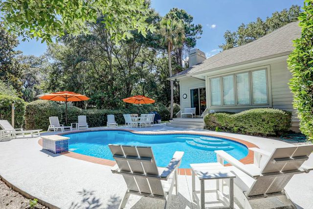 Gorgeous Sea Pines home- Private pool, beach gear, on beach path
