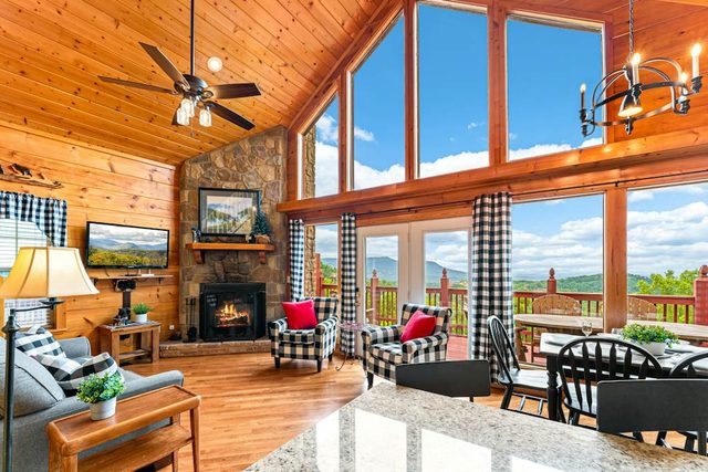 Bearfoot Inn, Sleeps 6・Stunning Views・Games