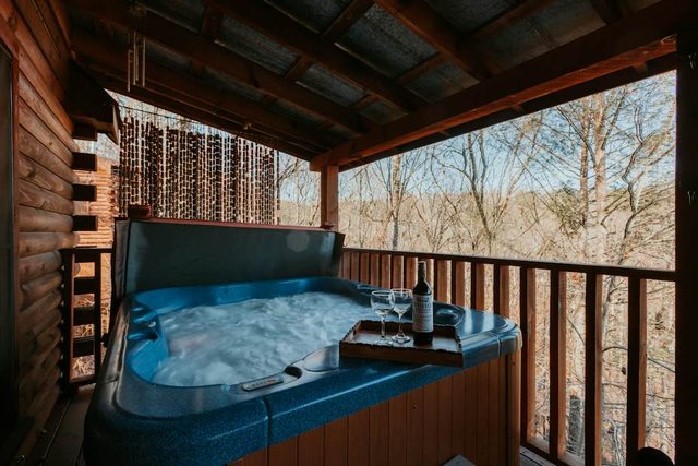 Serene Cabin, Sleeps 4・Screened Porch・Games・Grill
