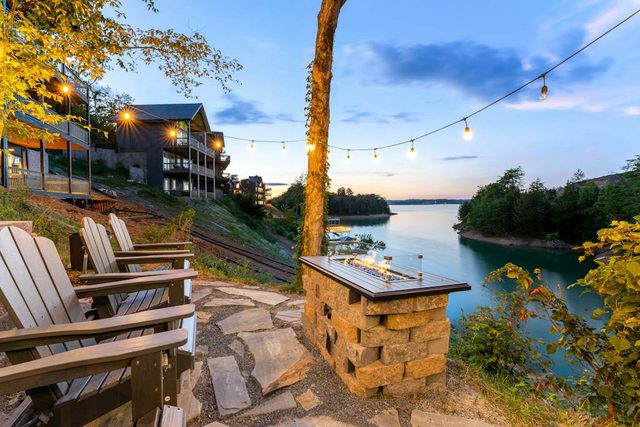 Lakefront Cabin, Sleeps 14, Private Pool, Game room