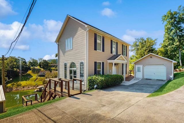 Stunning Lake Front Home, Sleeps 13, Dock, Views