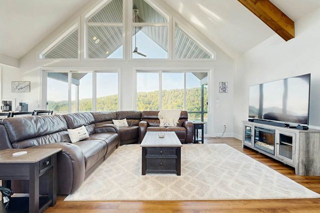 Lakeside Chalet Nr Deerfield Res, Sleeps 10・Games