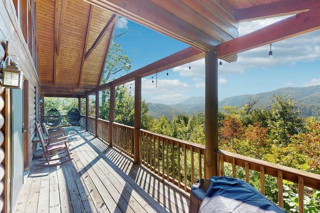 Mtn View Cabin, Sleeps 6・Fireplaces・Screened Patio
