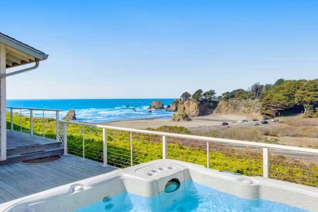 Oceanfront Haven - Hot Tub & Private Beach Access