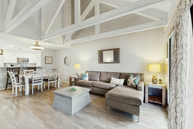Palmetto Dunes villa with patio, shared pool, tennis & golf - dogs OK