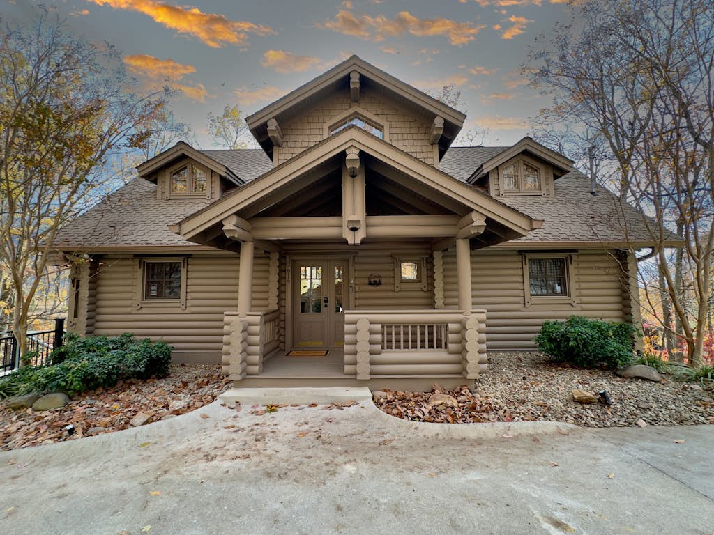 Luxe Cabin, Sleep 6, Hot Tub, Fireplace, Views
