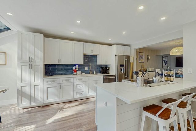 Newly Renovated,Walk to Beach,Pet Friendly,Pool,Tennis